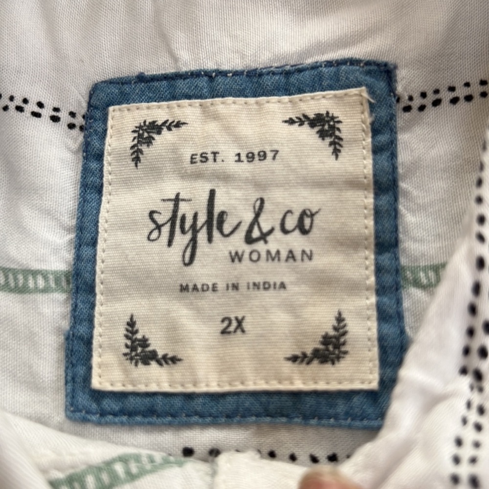 STYLE & CO Woman Size 2X white with green combo back printed front button top - Picture 4 of 8